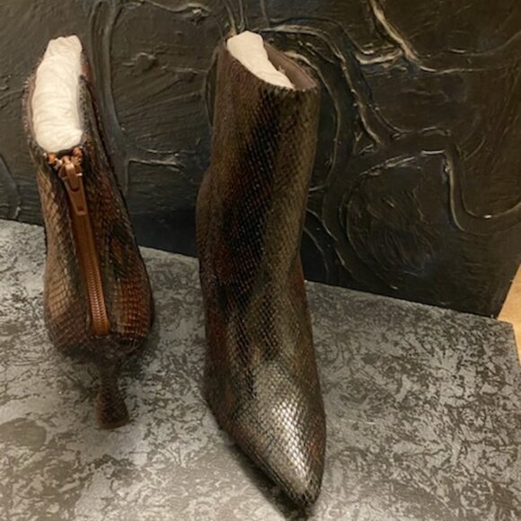 NWT GABRIELLE UNION (SETBACK HEEL BOOTIE)) - Picture 5 of 11